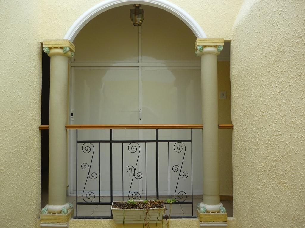 Hostal El Centro Уеска Екстер'єр фото