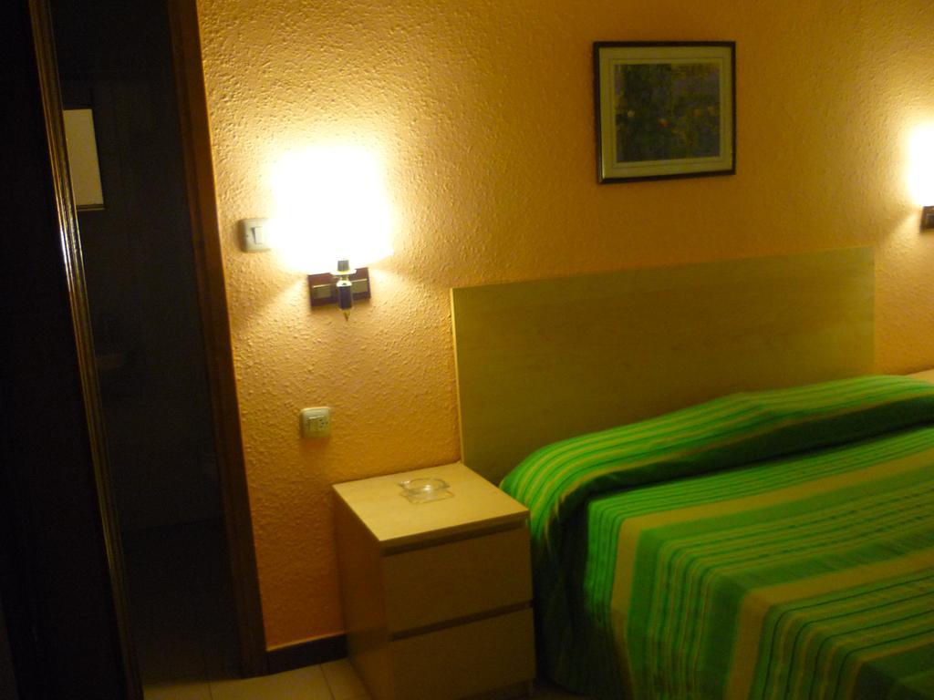 Hostal El Centro Уеска Номер фото